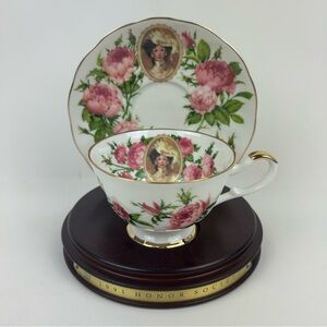 Avon VTG 1991 Mrs. P.F.E. Albee Commemorative  'Bone China'  Teacup & Saucer